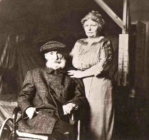 Foto (zwart-wit) Pierre-Auguste Renoir met vrouw